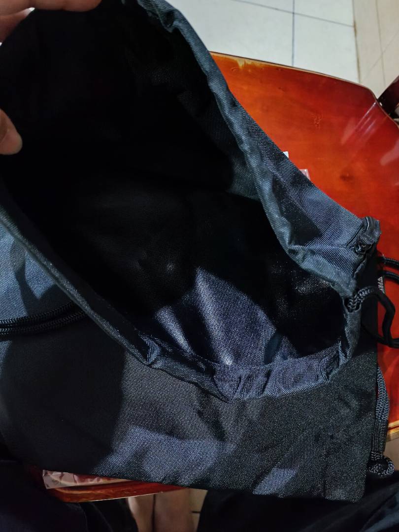 PRAYERFAIT - Tas Serut Pria Wanita Unisex Model Polos Hitam Original Tas Futsal Anti Air - Foto ulasan pembeli