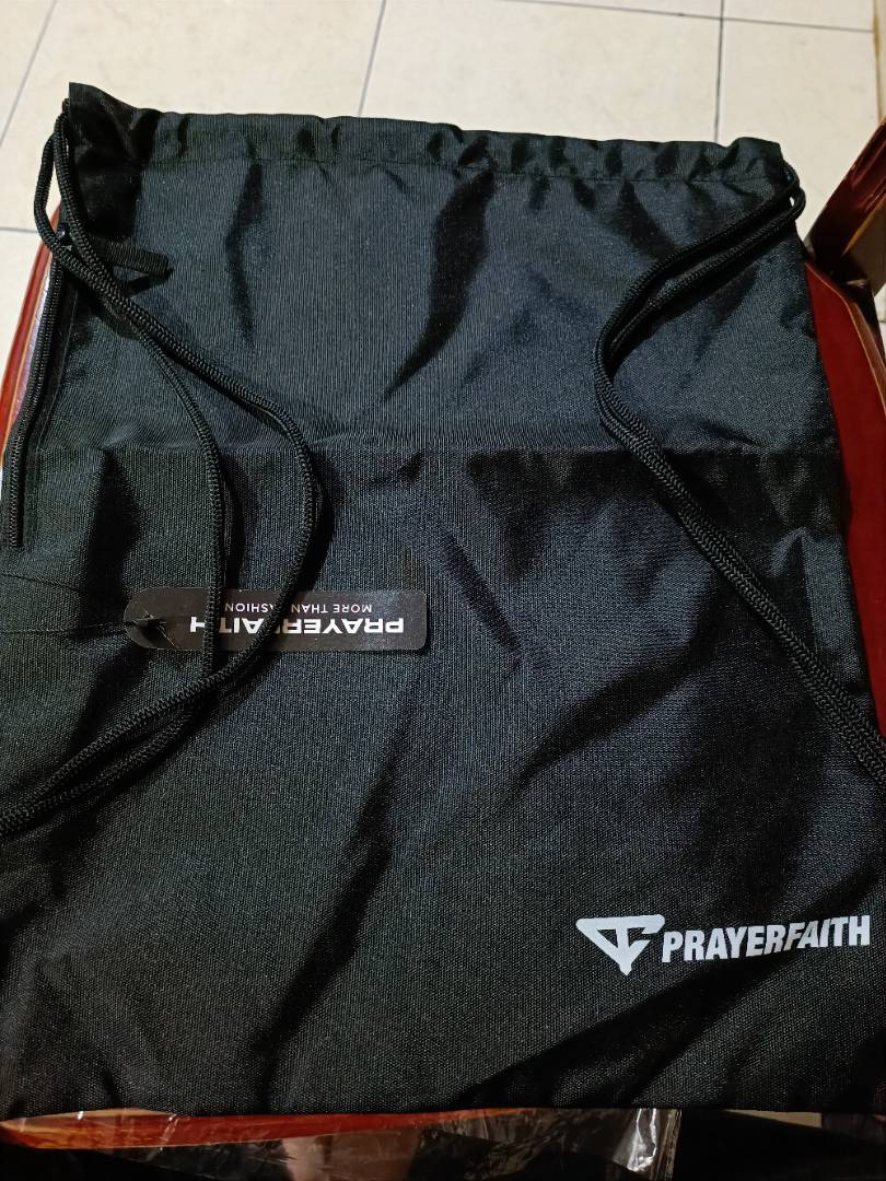 PRAYERFAIT - Tas Serut Pria Wanita Unisex Model Polos Hitam Original Tas Futsal Anti Air - Foto ulasan pembeli