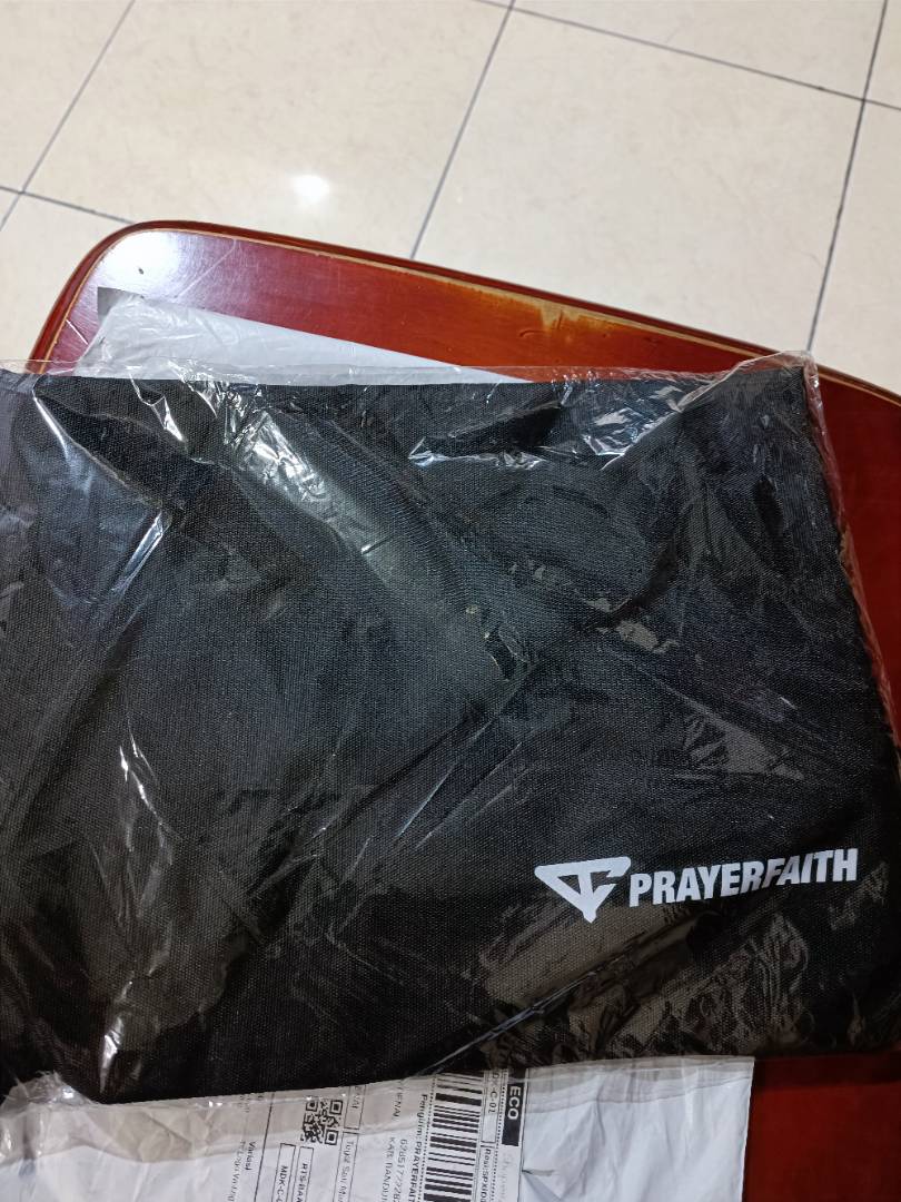 PRAYERFAIT - Tas Serut Pria Wanita Unisex Model Polos Hitam Original Tas Futsal Anti Air - Foto ulasan pembeli