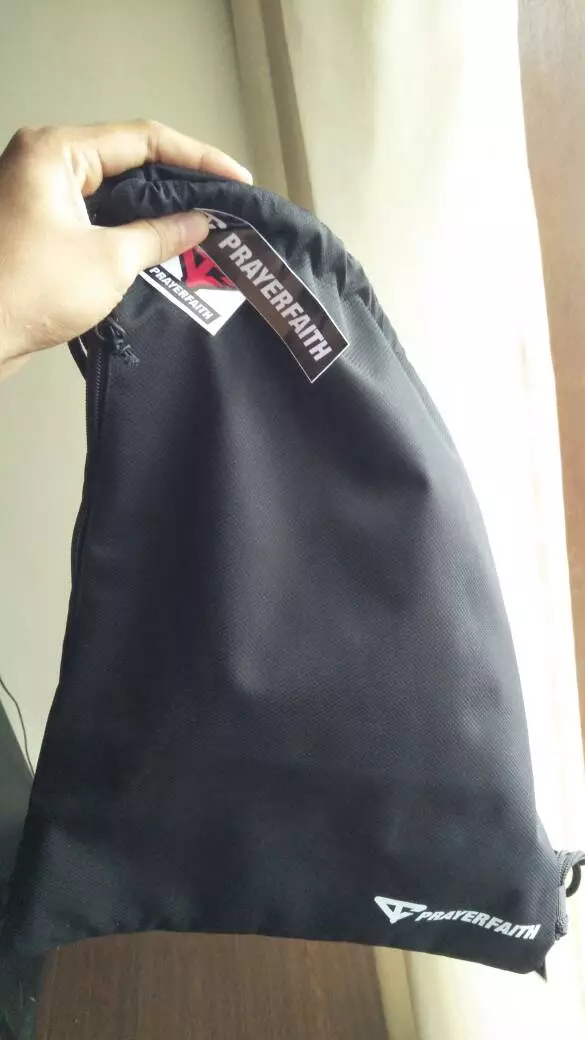 PRAYERFAIT - Tas Serut Pria Wanita Unisex Model Polos Hitam Original Tas Futsal Anti Air - Foto ulasan pembeli