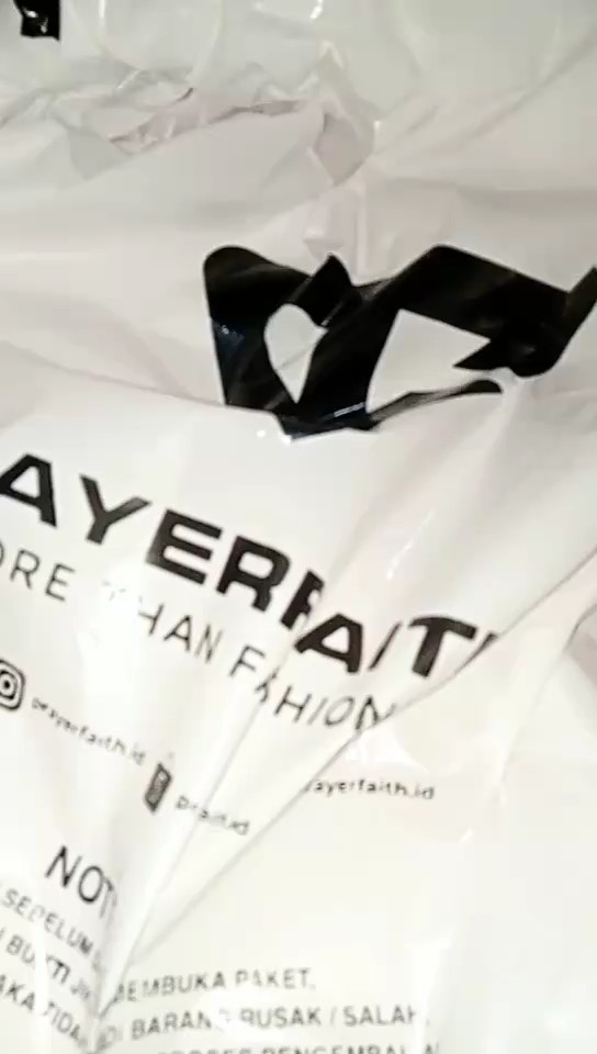 PRAYERFAIT - Tas Serut Pria Wanita Unisex Model Polos Hitam Original Tas Futsal Anti Air - Foto ulasan pembeli