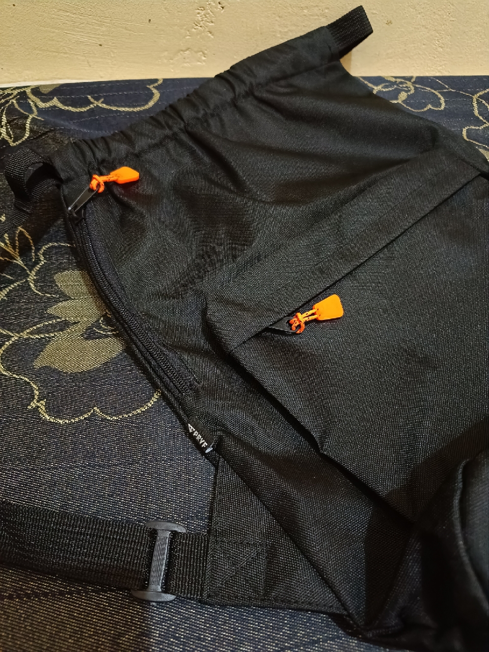 Foto ulasan pembeli r*****2, varian Hitam