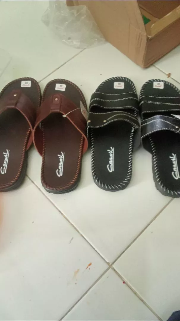 PROMO Buy 1 Get 1 Sandal Pria Kulit Kasual - Foto ulasan pembeli