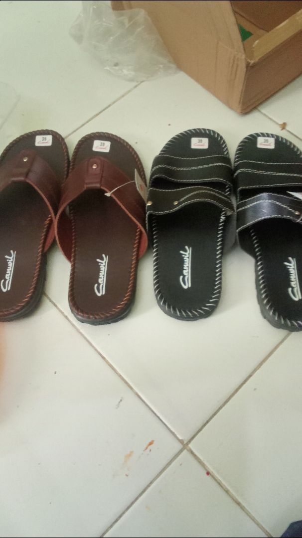 PROMO Buy 1 Get 1 Sandal Pria Kulit Kasual - Foto ulasan pembeli