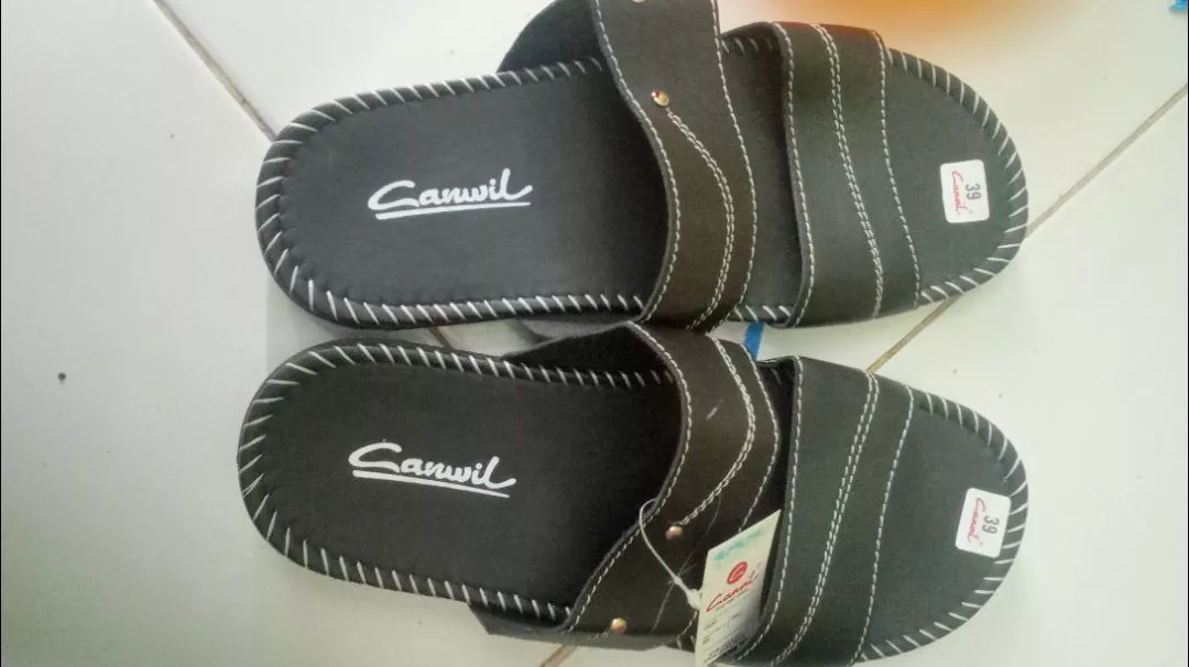PROMO Buy 1 Get 1 Sandal Pria Kulit Kasual - Foto ulasan pembeli
