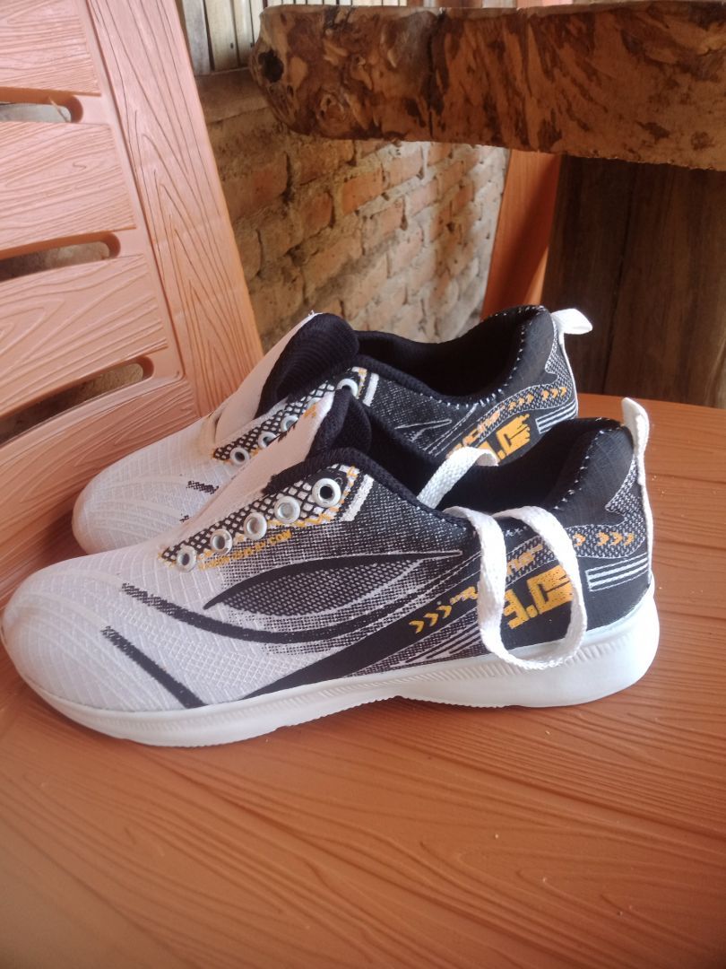 Promo.!! Sepatu Sneakers Cewek Sepatu Olahraga Simpel Dan Ringan Model Run Wanita - Foto ulasan pembeli