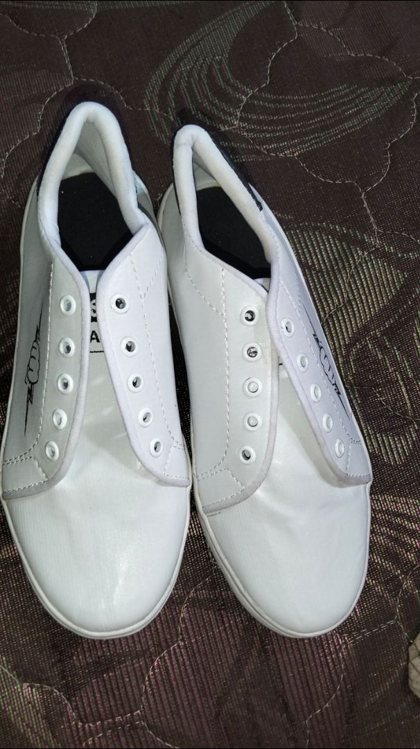 PROMO SEPATU SNEAKERS PUTIH PRIA & WANITA TERBARU - Foto ulasan pembeli