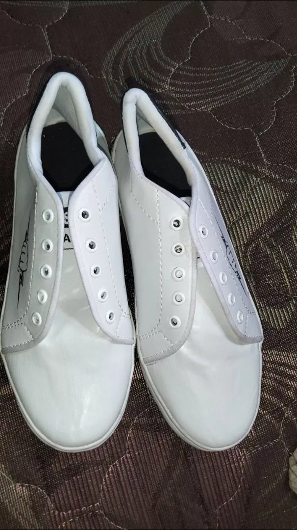 PROMO SEPATU SNEAKERS PUTIH PRIA & WANITA TERBARU - Foto ulasan pembeli