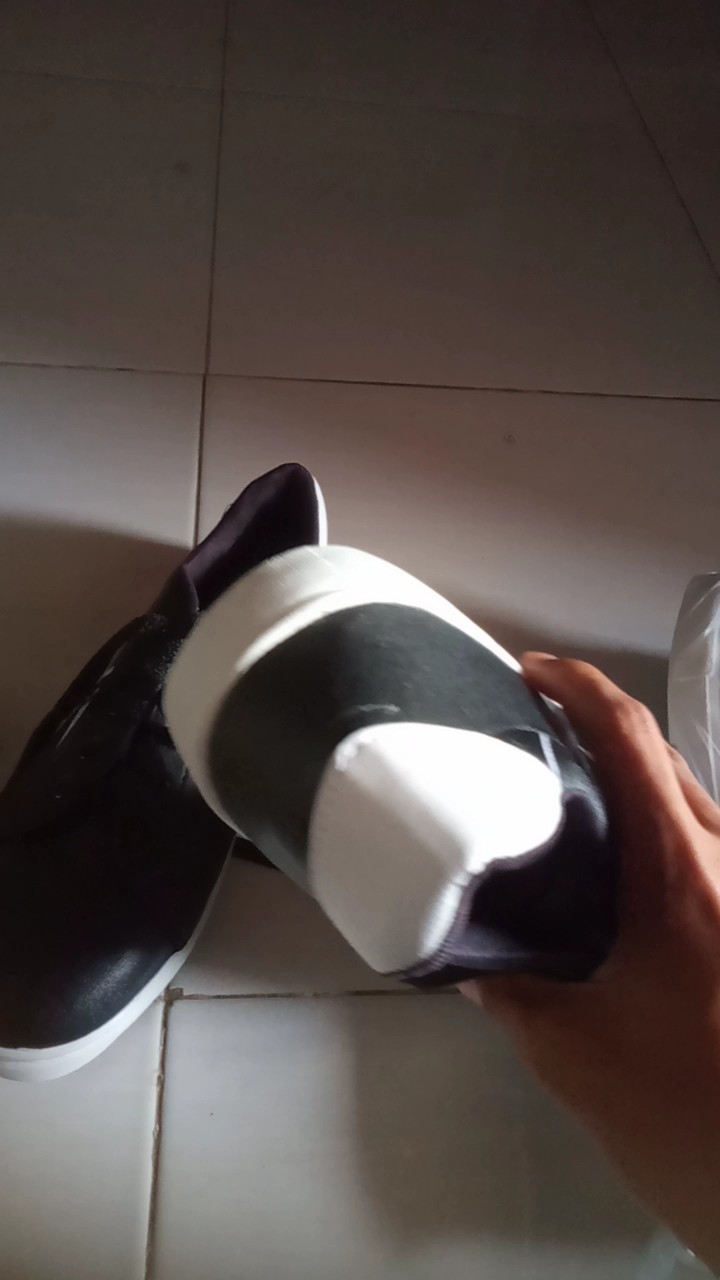 PROMO SEPATU SNEAKERS PUTIH PRIA & WANITA TERBARU - Foto ulasan pembeli