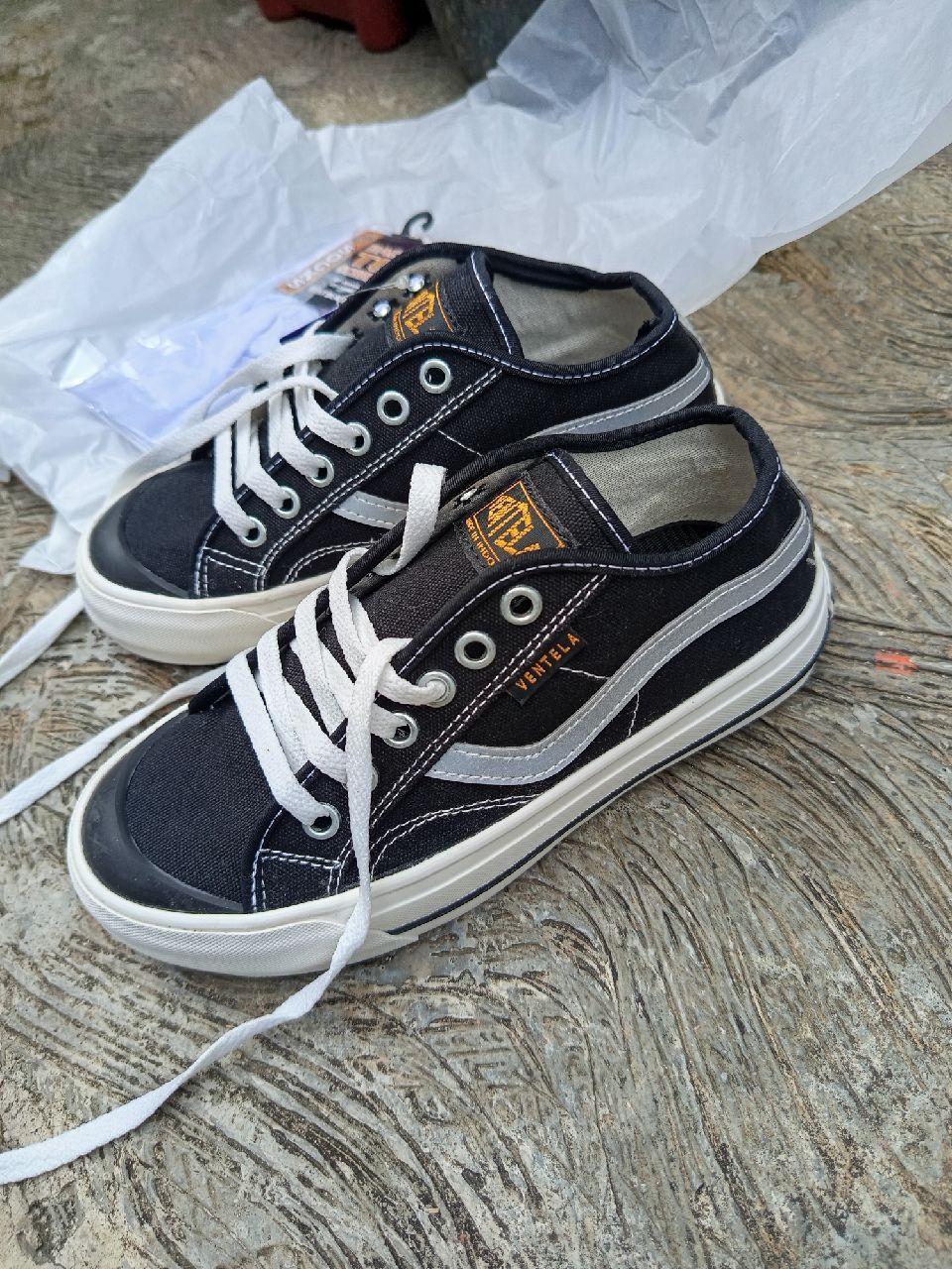 PROMO Sepatu Ventela Low Black Natural Pria Wanita - Foto ulasan pembeli