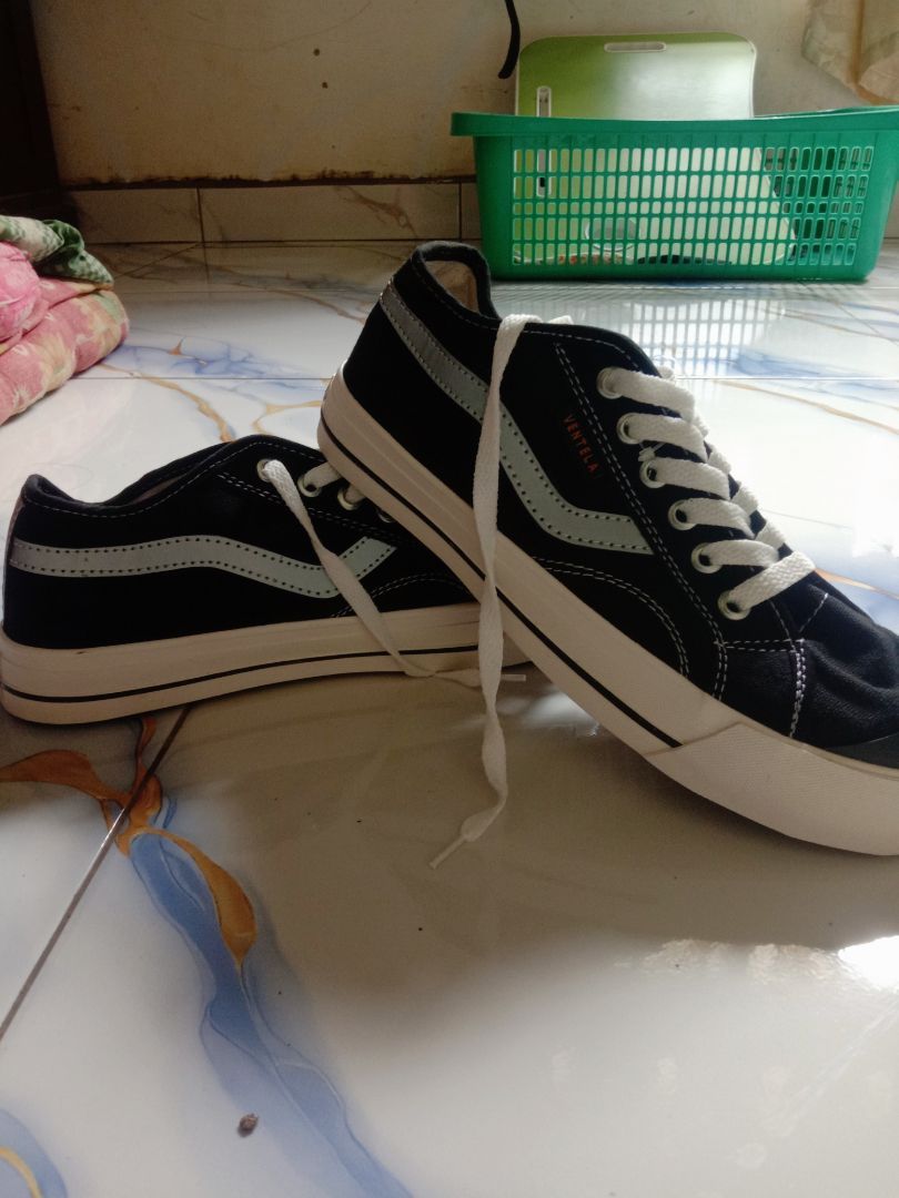 PROMO Sepatu Ventela Low Black Natural Pria Wanita - Foto ulasan pembeli