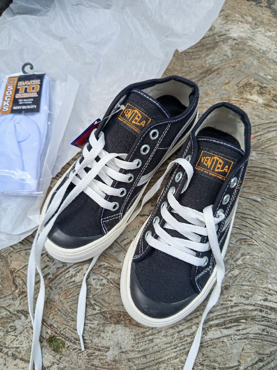 PROMO Sepatu Ventela Low Black Natural Pria Wanita - Foto ulasan pembeli