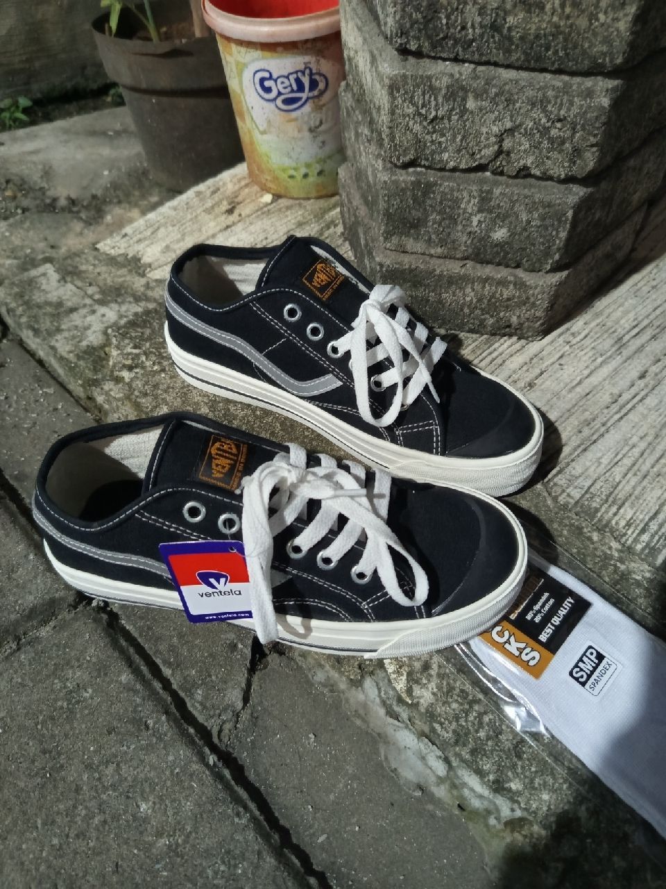 PROMO Sepatu Ventela Low Black Natural Pria Wanita - Foto ulasan pembeli