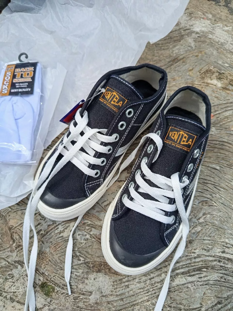PROMO Sepatu Ventela Low Black Natural Pria Wanita - Foto ulasan pembeli