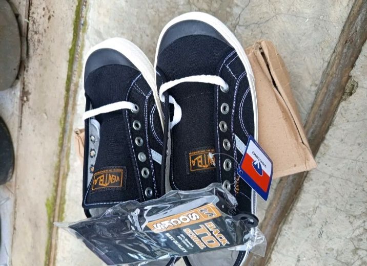 PROMO Sepatu Ventela Low Black Natural Pria Wanita - Foto ulasan pembeli