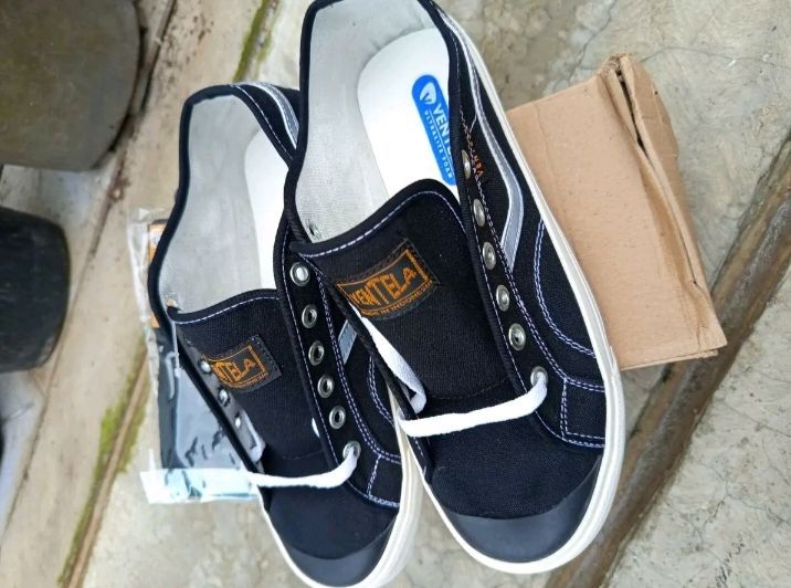 PROMO Sepatu Ventela Low Black Natural Pria Wanita - Foto ulasan pembeli