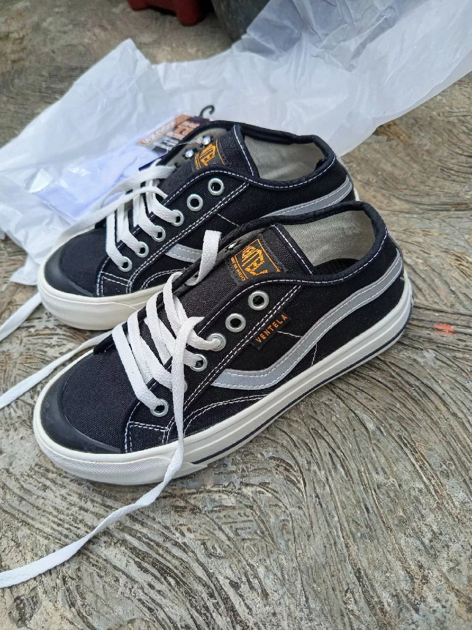 PROMO Sepatu Ventela Low Black Natural Pria Wanita - Foto ulasan pembeli