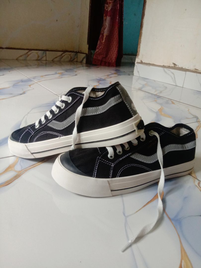 PROMO Sepatu Ventela Low Black Natural Pria Wanita - Foto ulasan pembeli