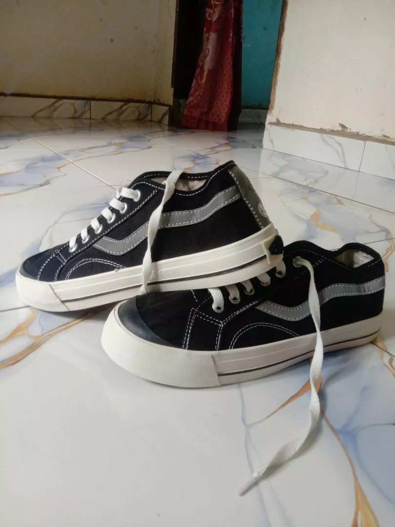PROMO Sepatu Ventela Low Black Natural Pria Wanita - Foto ulasan pembeli