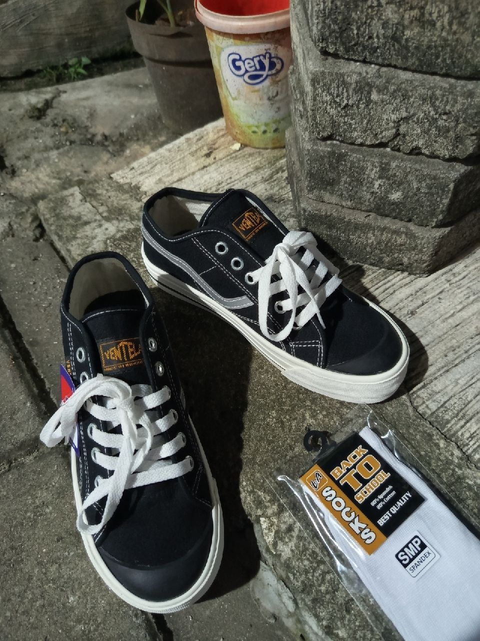 PROMO Sepatu Ventela Low Black Natural Pria Wanita - Foto ulasan pembeli