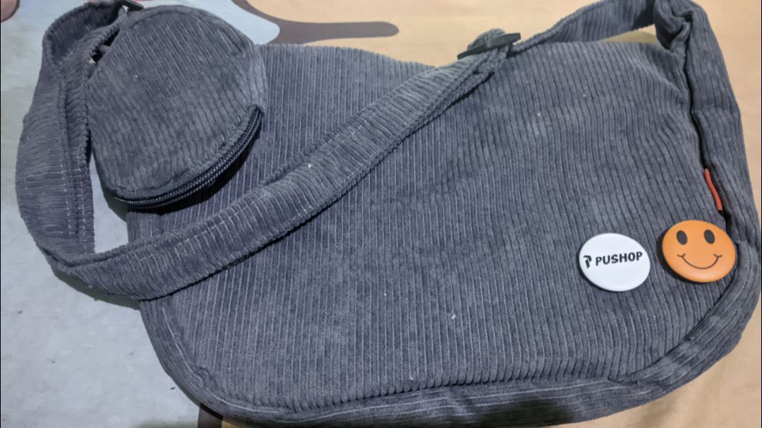 Pushop Slingbag Corduroy Unisex Free Pin Bros - foto 5 dari 10, yuli.noviyantiii