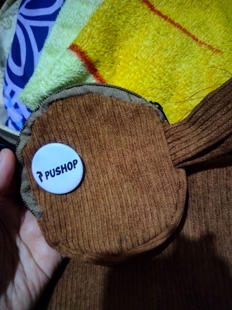 Pushop Slingbag Corduroy Unisex Free Pin Bros - Foto ulasan pembeli
