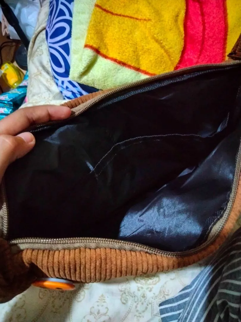 Pushop Slingbag Corduroy Unisex Free Pin Bros - Foto ulasan pembeli