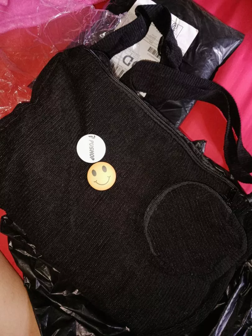 Pushop Slingbag Corduroy Unisex Free Pin Bros - Foto ulasan pembeli