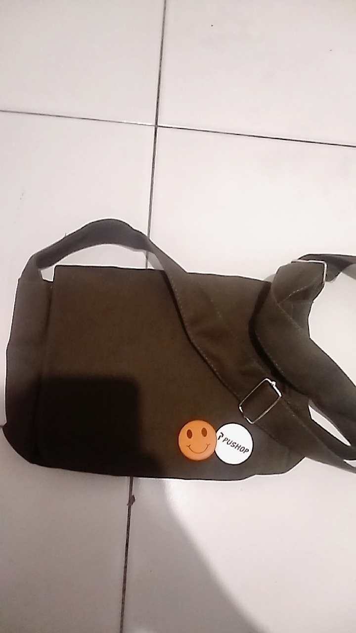 Pushop Slingbag Kanvas Kazuko Unisex Free Pin - Foto ulasan pembeli