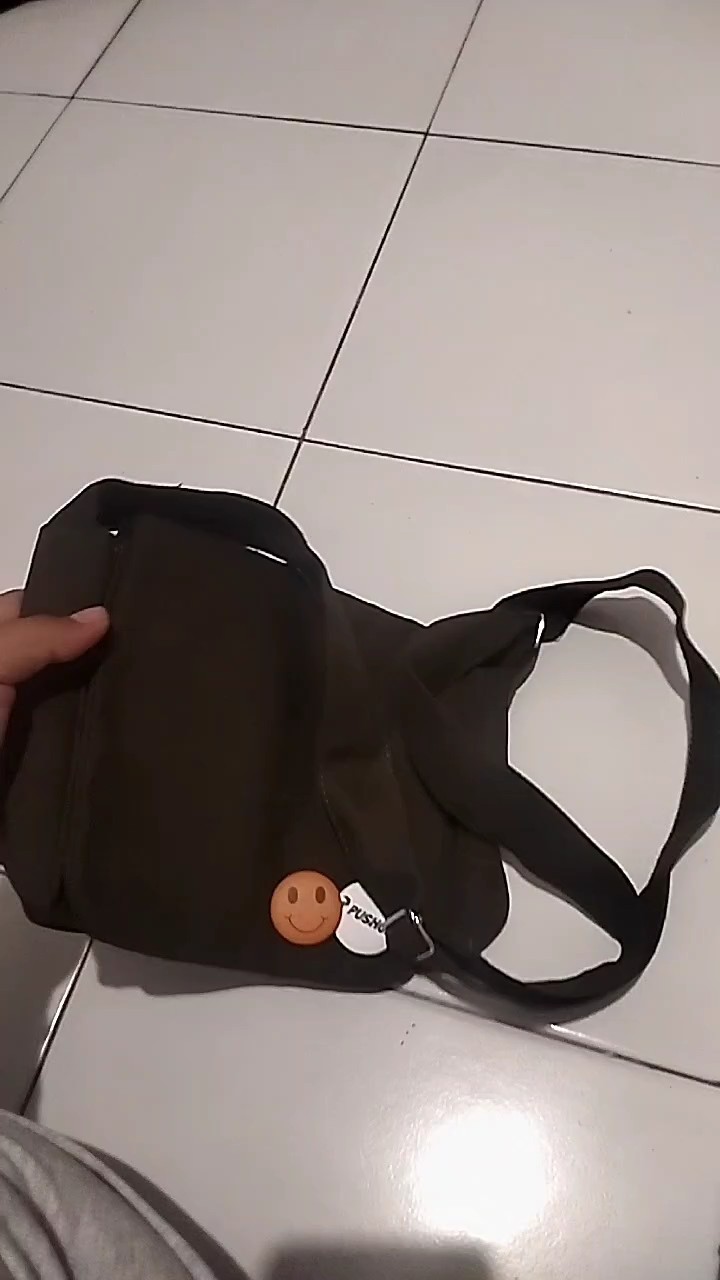 Pushop Slingbag Kanvas Kazuko Unisex Free Pin - Foto ulasan pembeli