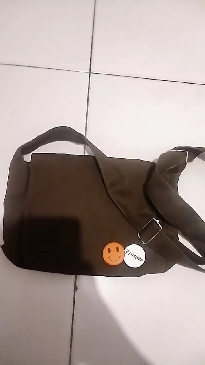 Pushop Slingbag Kanvas Kazuko Unisex Free Pin - Foto ulasan pembeli