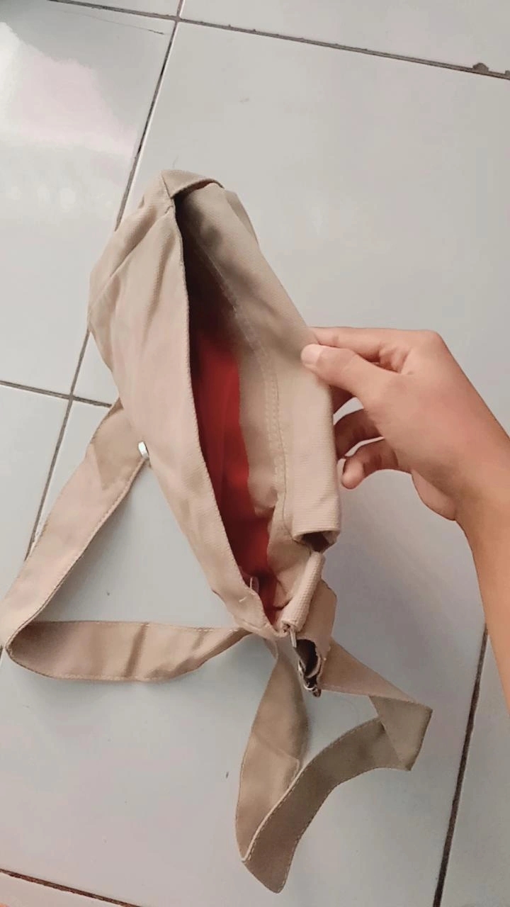 Pushop Slingbag Kanvas Kazuko Unisex Free Pin - Foto ulasan pembeli