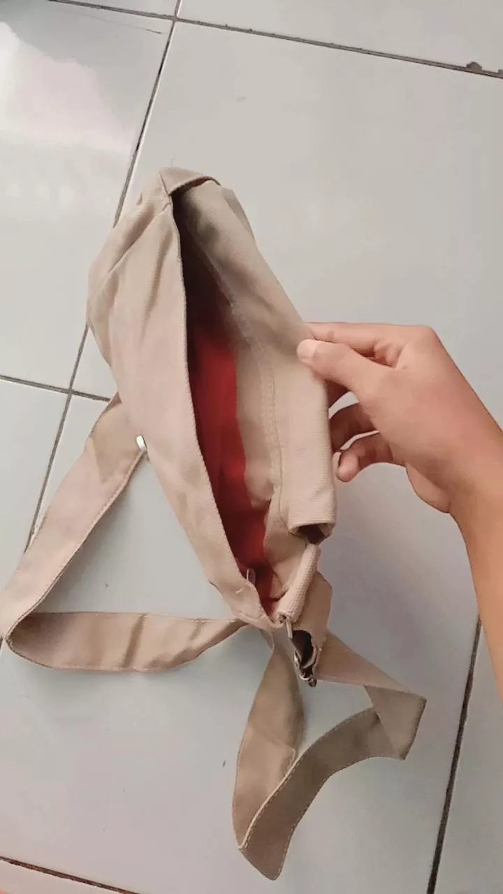 Pushop Slingbag Kanvas Kazuko Unisex Free Pin - Foto ulasan pembeli
