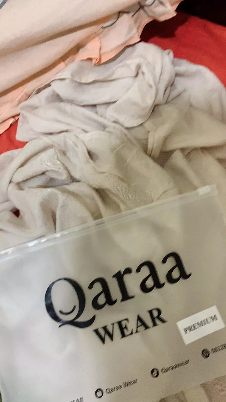 Qaraa Wear Pashmina Viscose Bamboo Premium Lembut Mewah Terlaris - Foto ulasan pembeli
