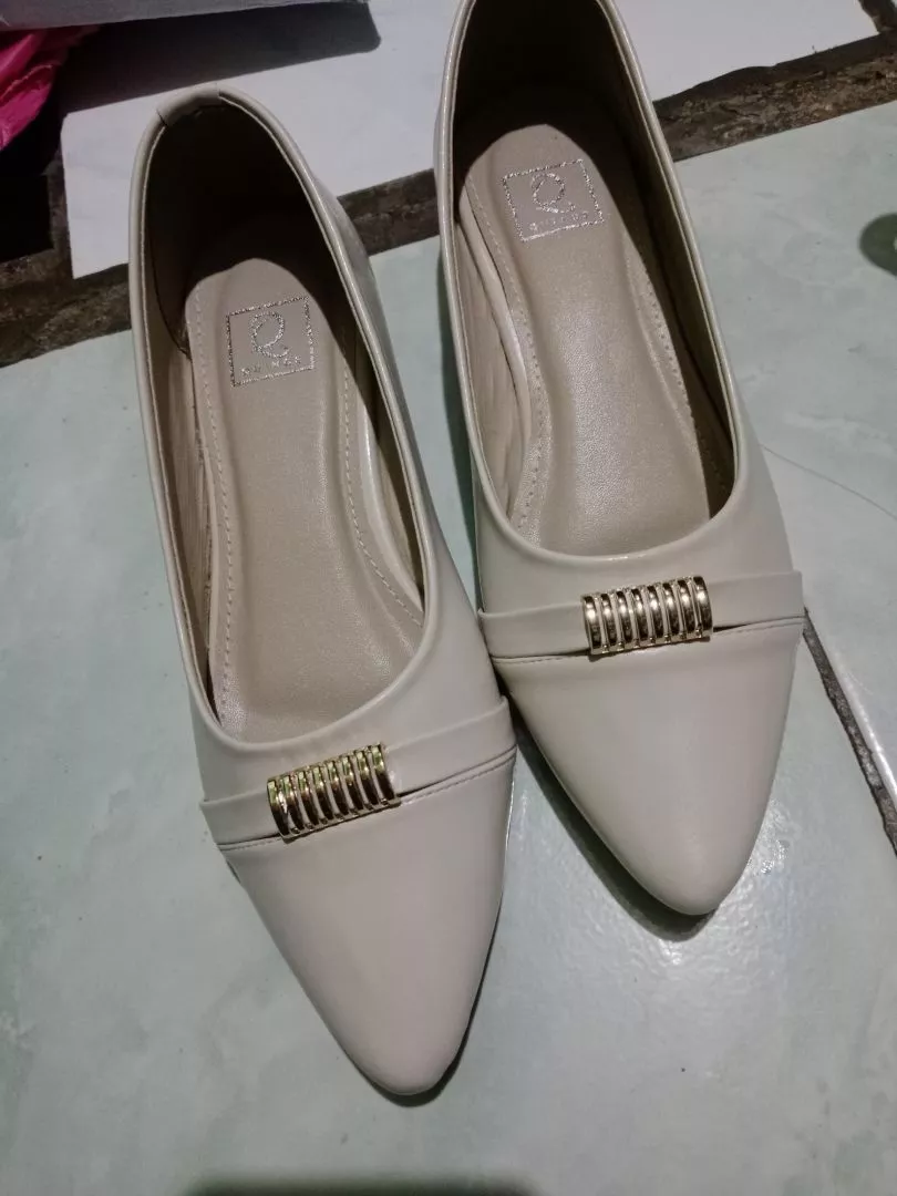 Quince Alisha Pantofel Wanita Sepatu Heels Wanita Hak 3 Cm - Foto ulasan pembeli