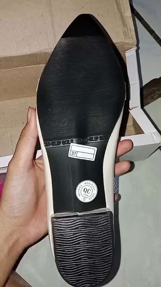 Quince Alisha Pantofel Wanita Sepatu Heels Wanita Hak 3 Cm - Foto ulasan pembeli