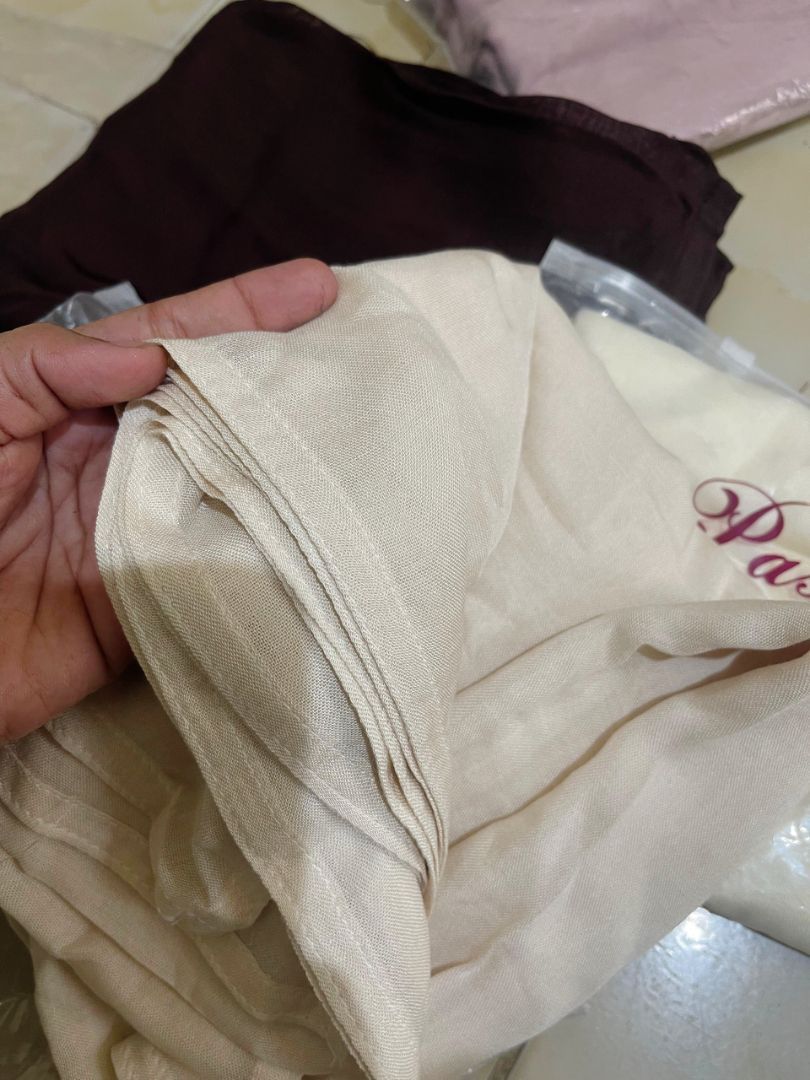 RESYAH HIJAB~ Shawl Hijab Pashmina Viscose Bamboo Premium Eksklusif Lembut - Foto ulasan pembeli