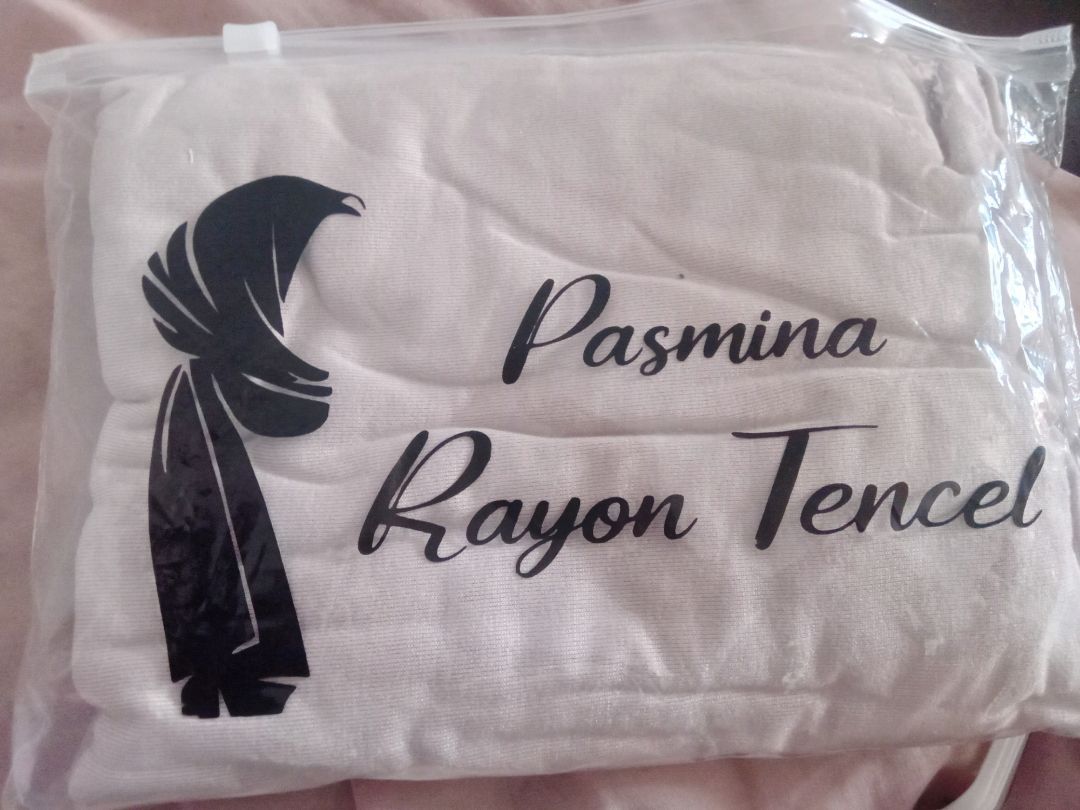 Rheno Hijab Pashmina Tencel Adem Lembut Elegan - Foto ulasan pembeli