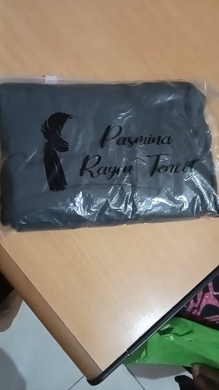 Rheno Hijab Pashmina Tencel Adem Lembut Elegan - Foto ulasan pembeli
