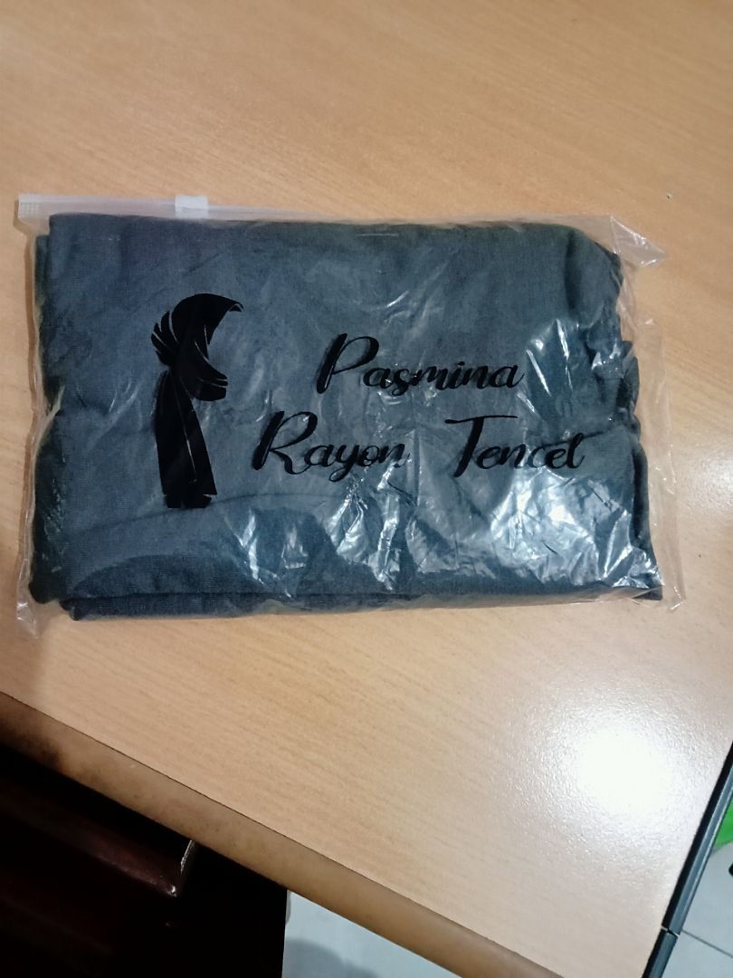 Rheno Hijab Pashmina Tencel Adem Lembut Elegan - Foto ulasan pembeli
