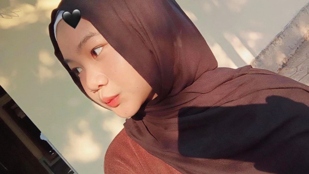 RhenoHijab Pashmina Viscose Bamboo Premium | Hijab Kekinian Adem Lembut Nyaman - Foto ulasan pembeli