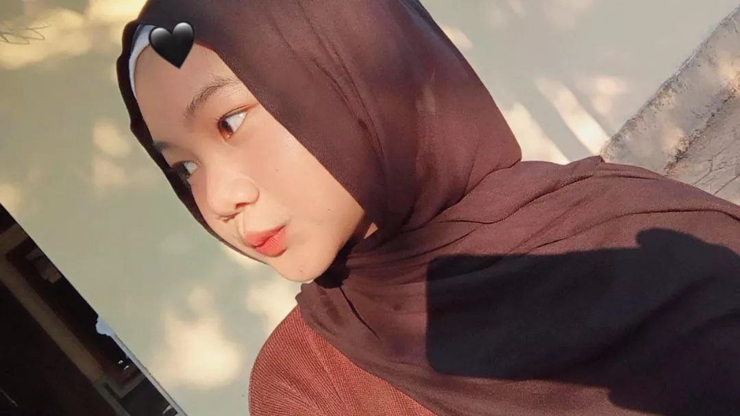 RhenoHijab Pashmina Viscose Bamboo Premium | Hijab Kekinian Adem Lembut Nyaman - Foto ulasan pembeli