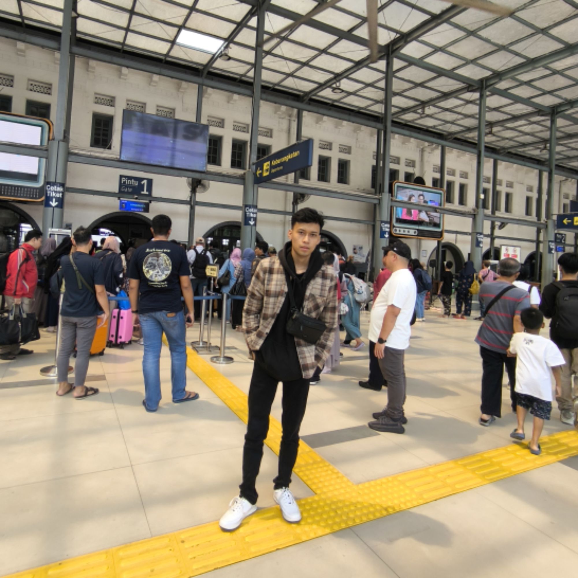 Rittop Ransel Backpack Pria Wanita Waterproof 45L - Foto ulasan pembeli