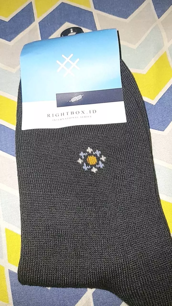 Rightbox, Kaos Kaki Kerja Pria Pendek Setengah Betis Motif Minimalis - Foto ulasan pembeli