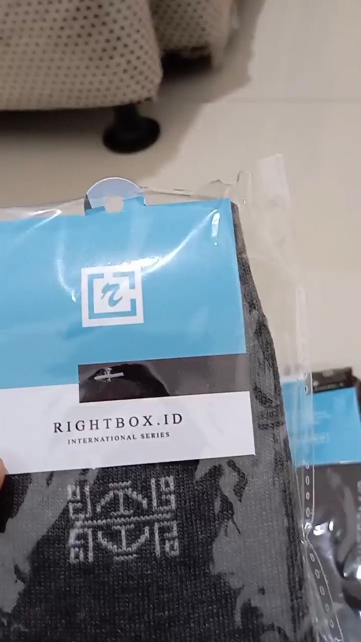 Rightbox ID, Grosir Kaos Kaki Pria, Motif Kantor, Pendek Setengah Betis - Foto ulasan pembeli