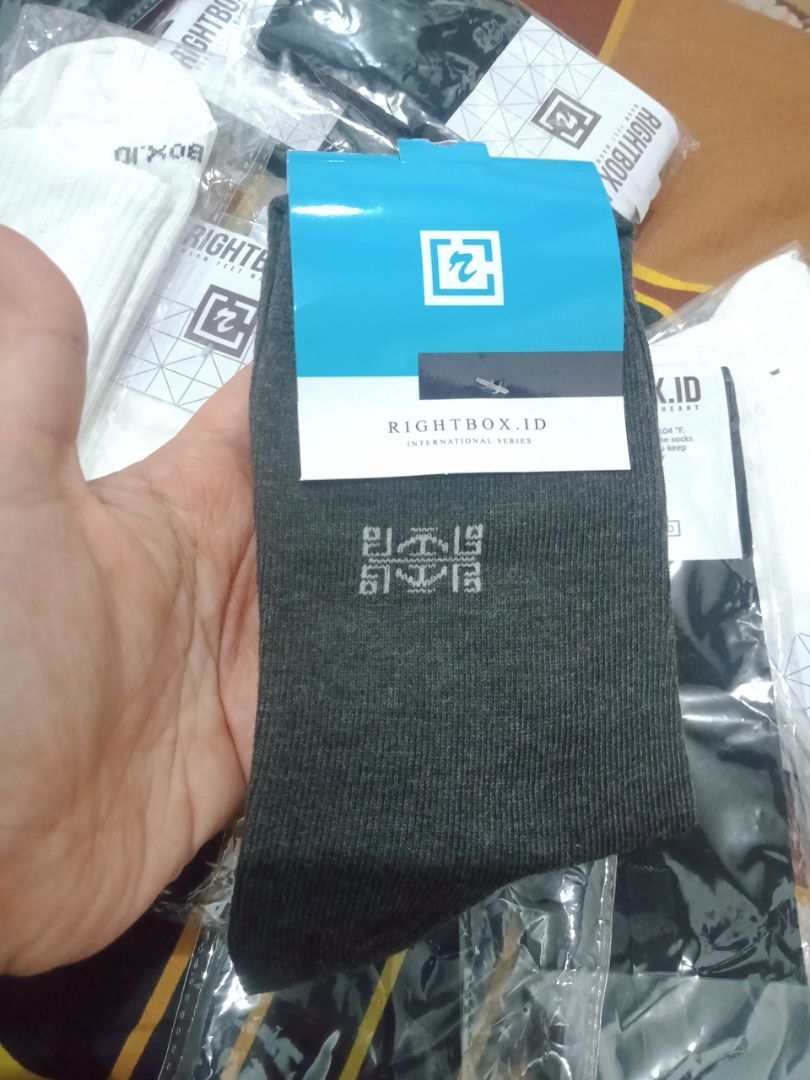 Rightbox ID, Grosir Kaos Kaki Pria, Motif Kantor, Pendek Setengah Betis - Foto ulasan pembeli