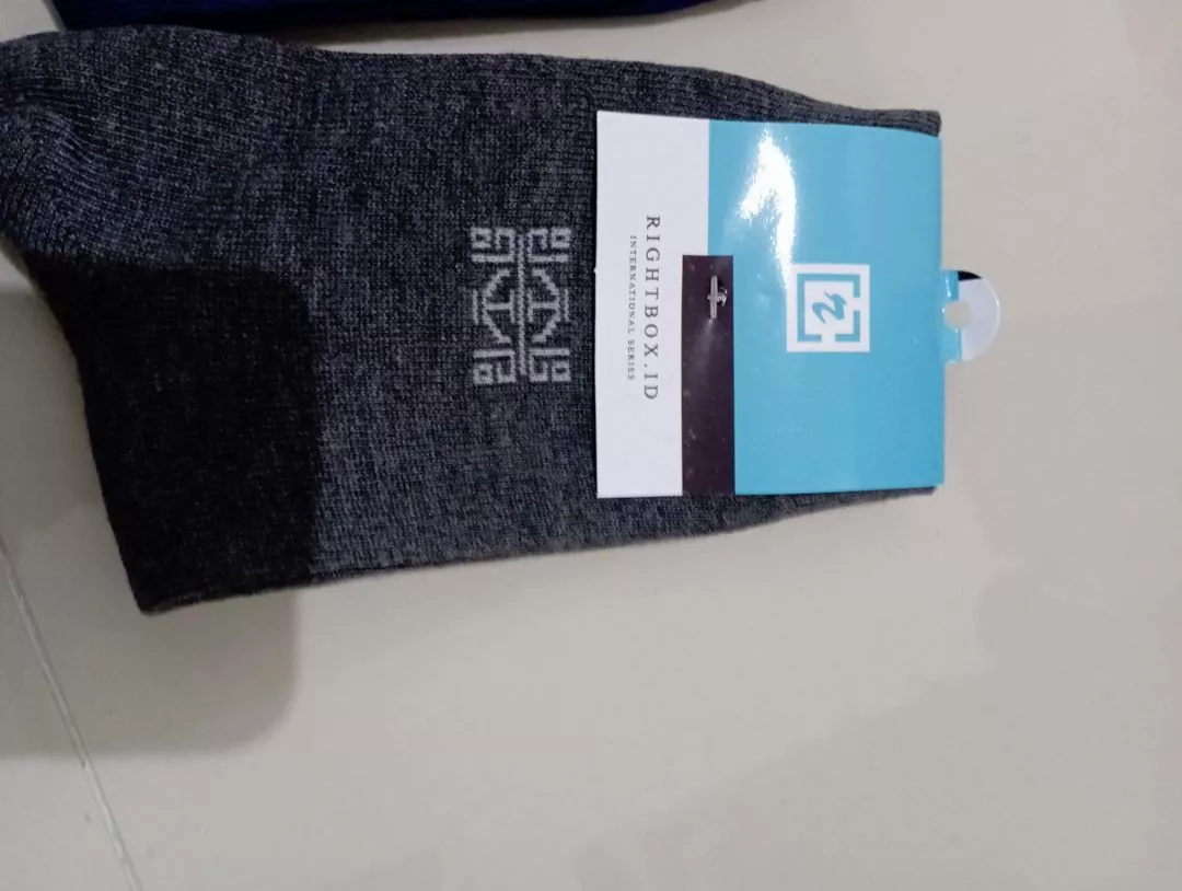 Rightbox ID, Grosir Kaos Kaki Pria, Motif Kantor, Pendek Setengah Betis - Foto ulasan pembeli
