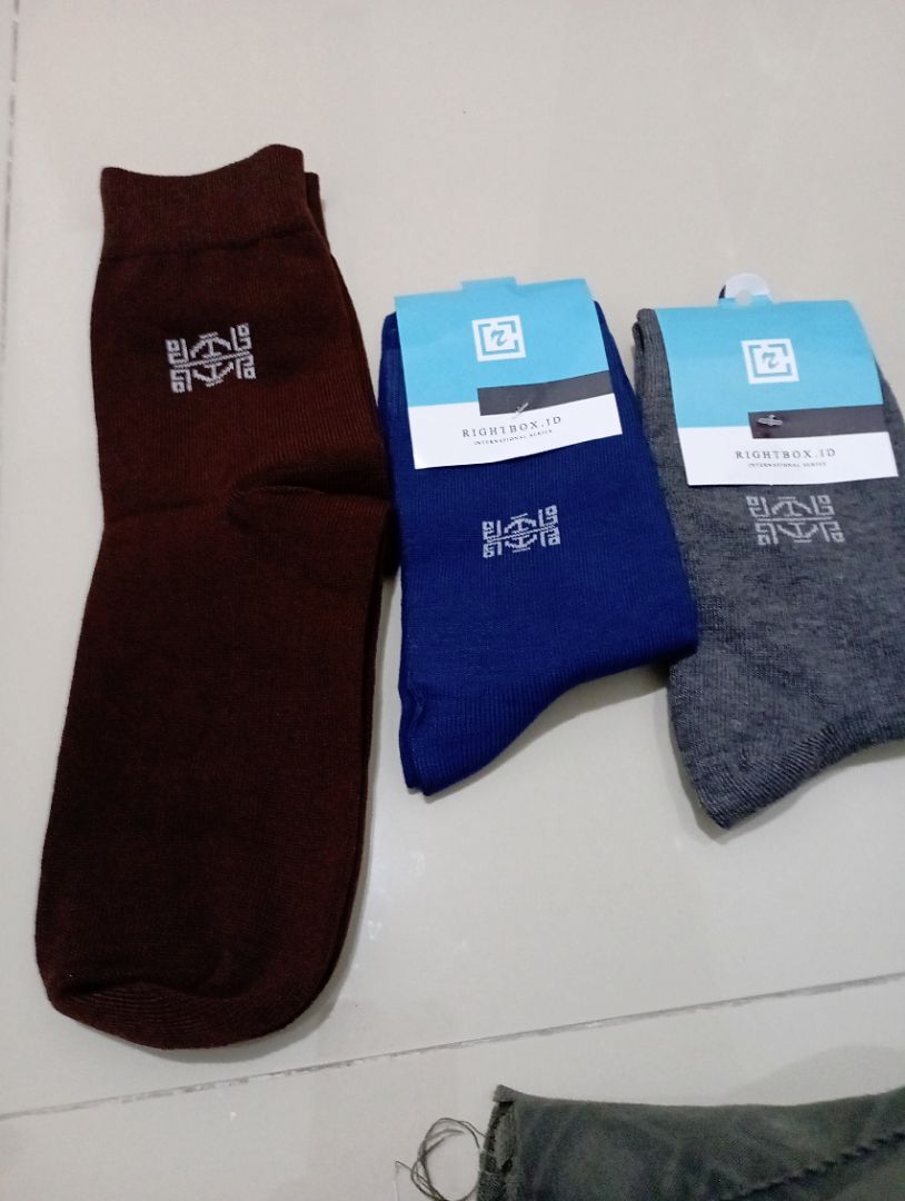 Rightbox ID, Grosir Kaos Kaki Pria, Motif Kantor, Pendek Setengah Betis - Foto ulasan pembeli