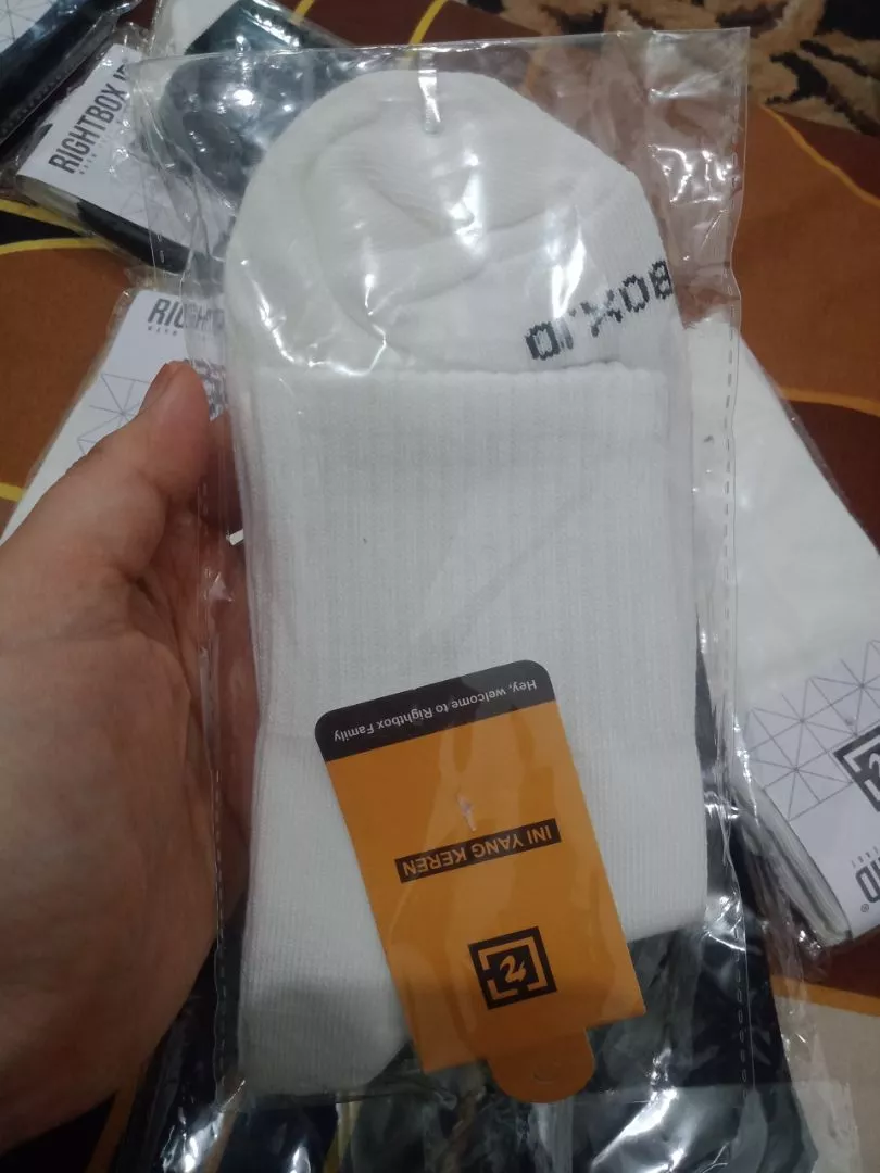 Rightbox ID, Grosir Kaos Kaki Pria, Motif Kantor, Pendek Setengah Betis - Foto ulasan pembeli