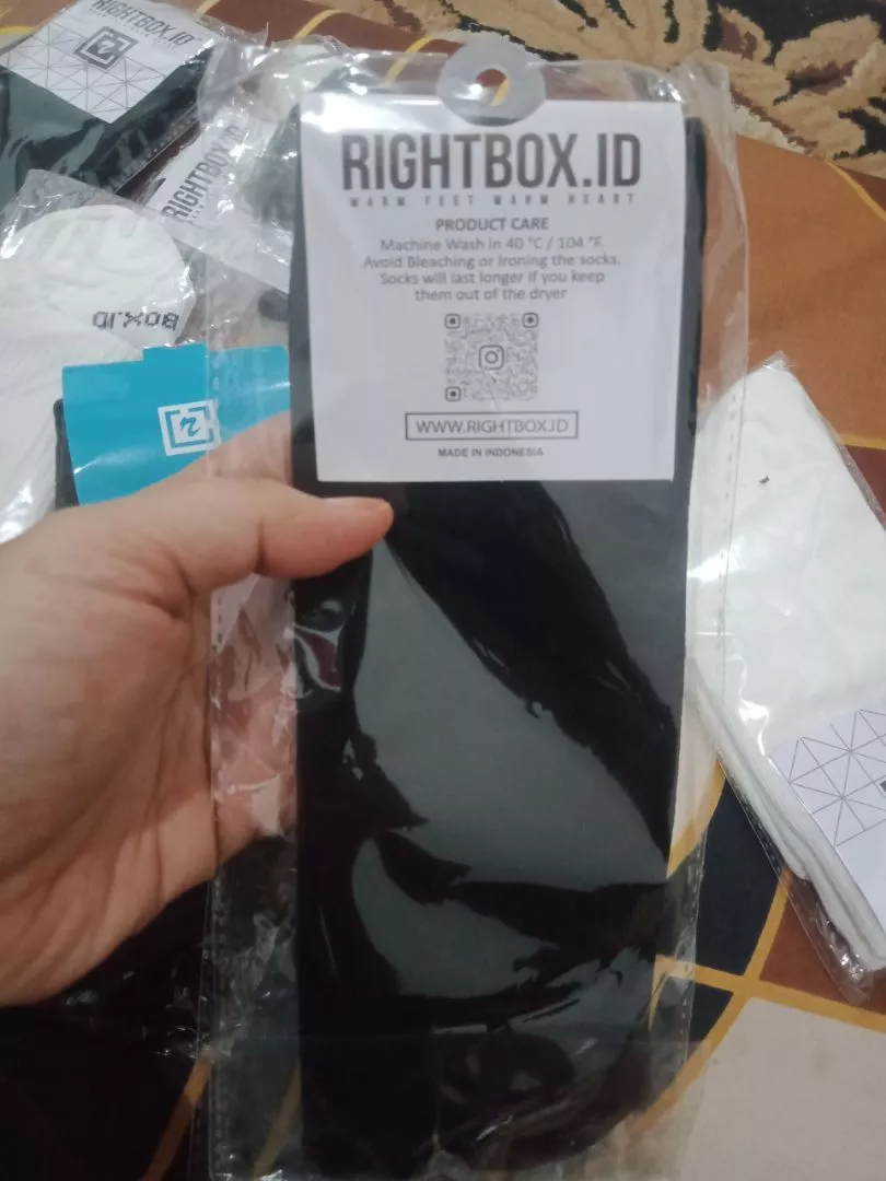 Rightbox ID, Grosir Kaos Kaki Pria, Motif Kantor, Pendek Setengah Betis - Foto ulasan pembeli